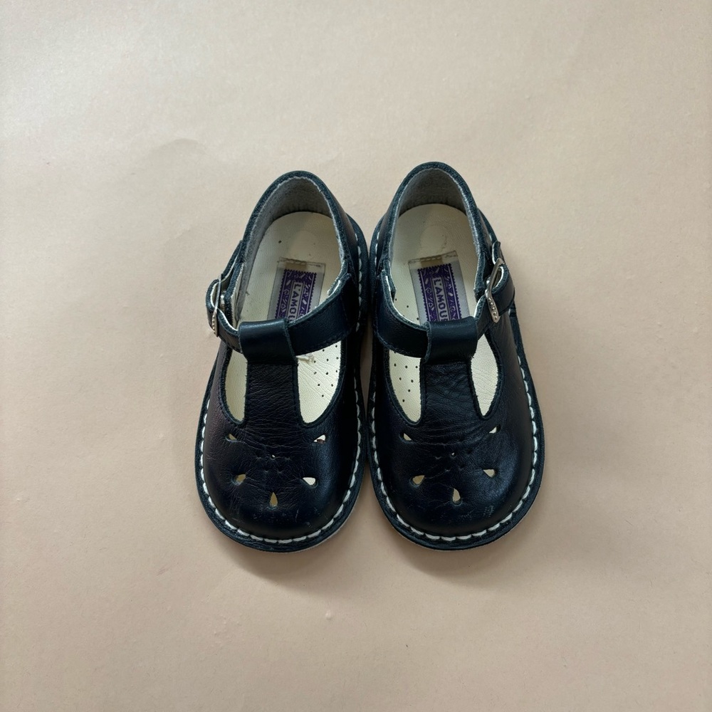 L’amour Mary Jane’s girl shoes size 6